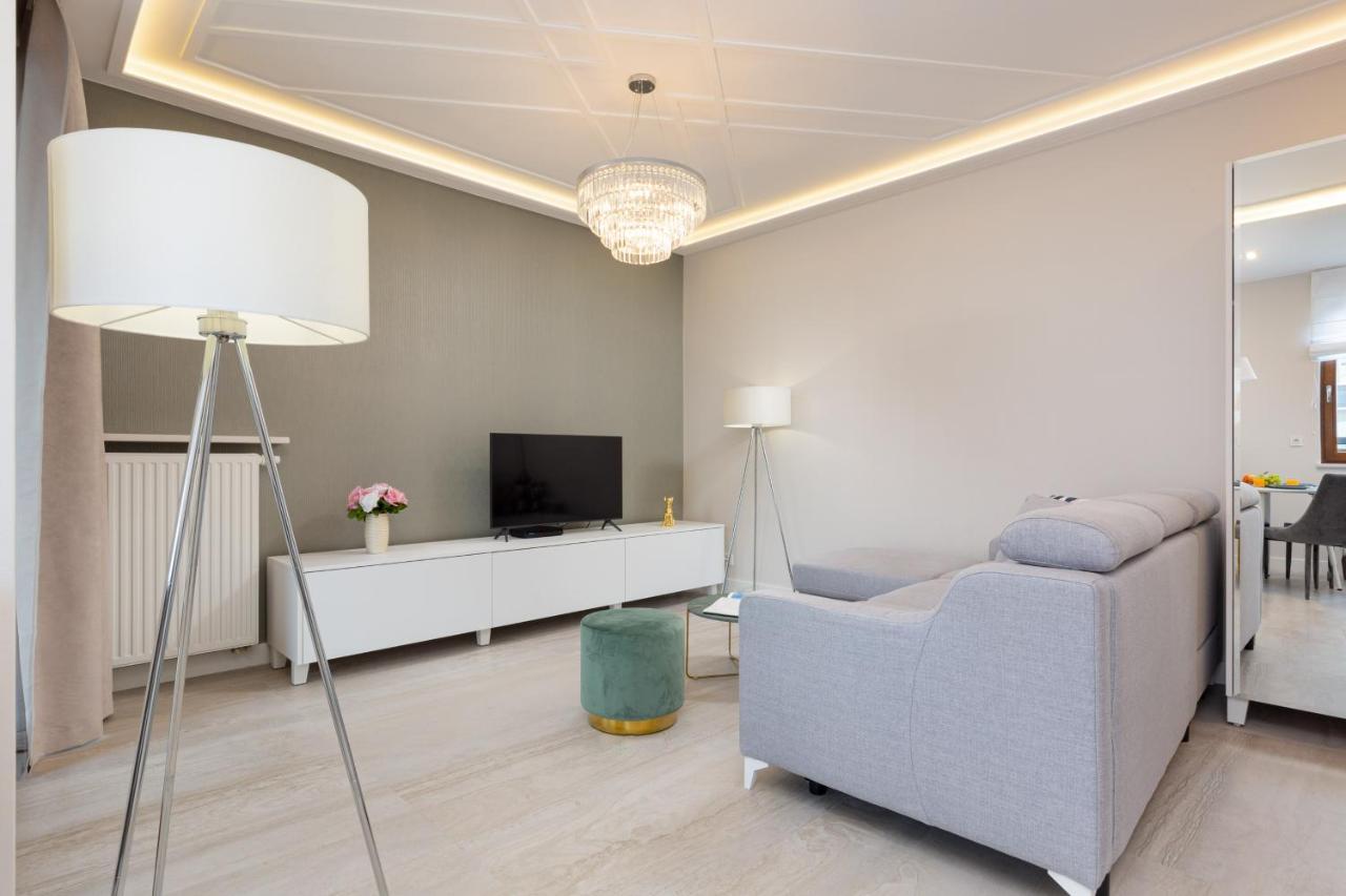 City Center Apartments Grzybowska With Parking By Noclegi Renters Warsaw Luaran gambar