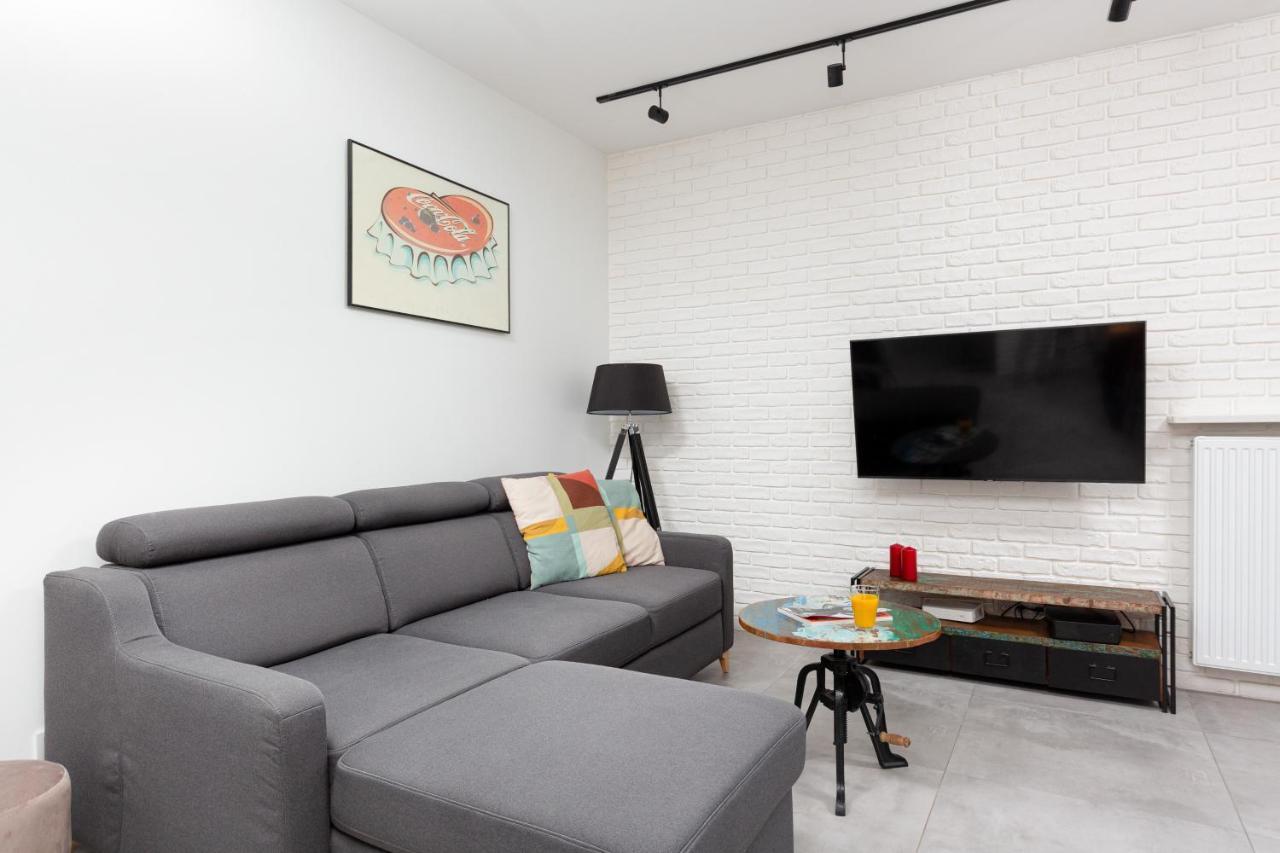 City Center Apartments Grzybowska With Parking By Noclegi Renters Warsaw Luaran gambar