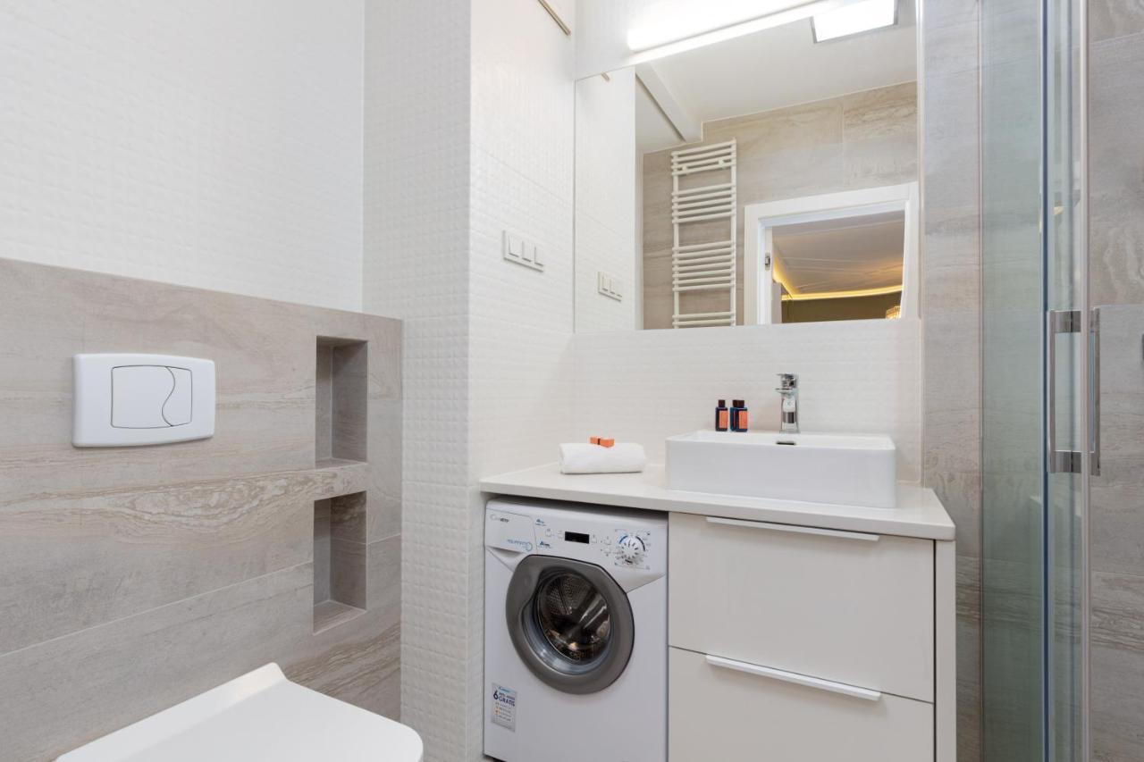 City Center Apartments Grzybowska With Parking By Noclegi Renters Warsaw Luaran gambar
