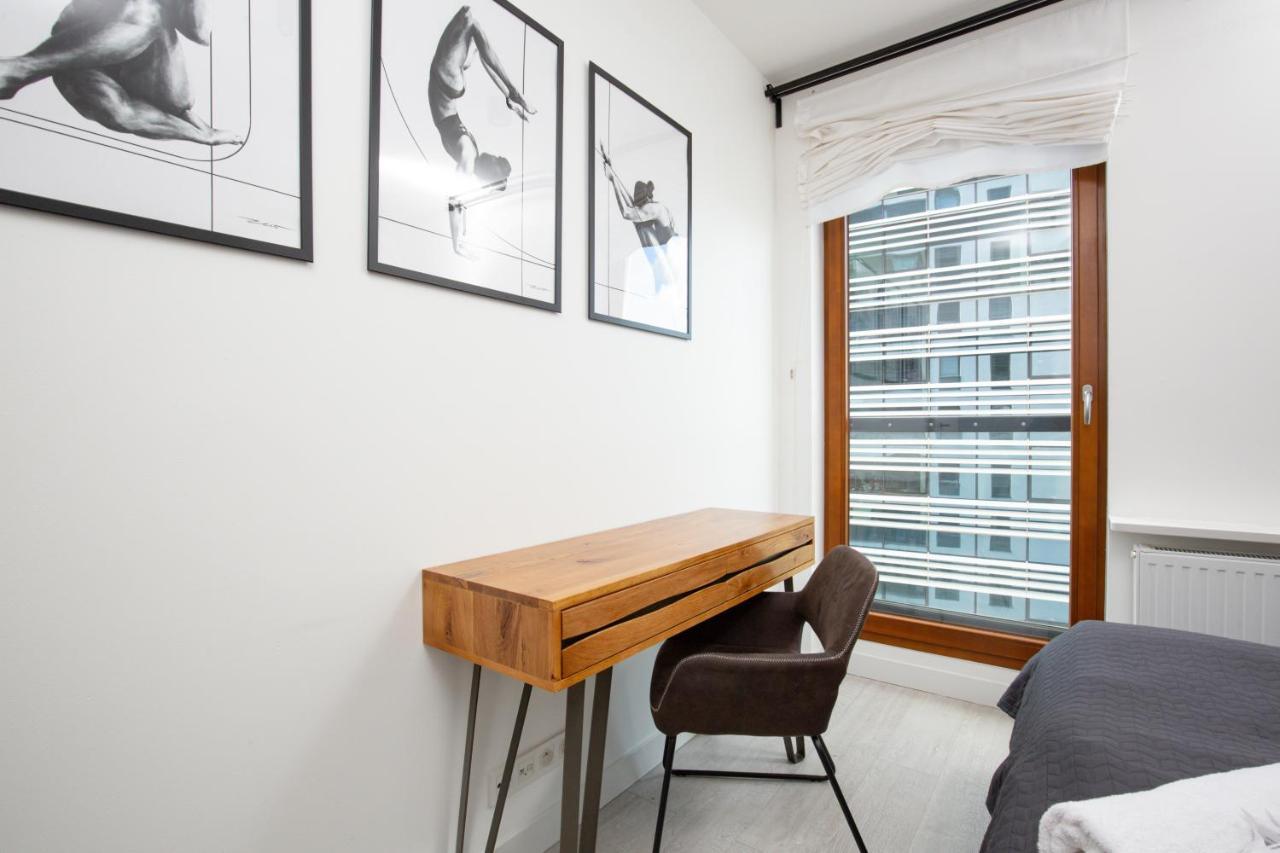 City Center Apartments Grzybowska With Parking By Noclegi Renters Warsaw Luaran gambar