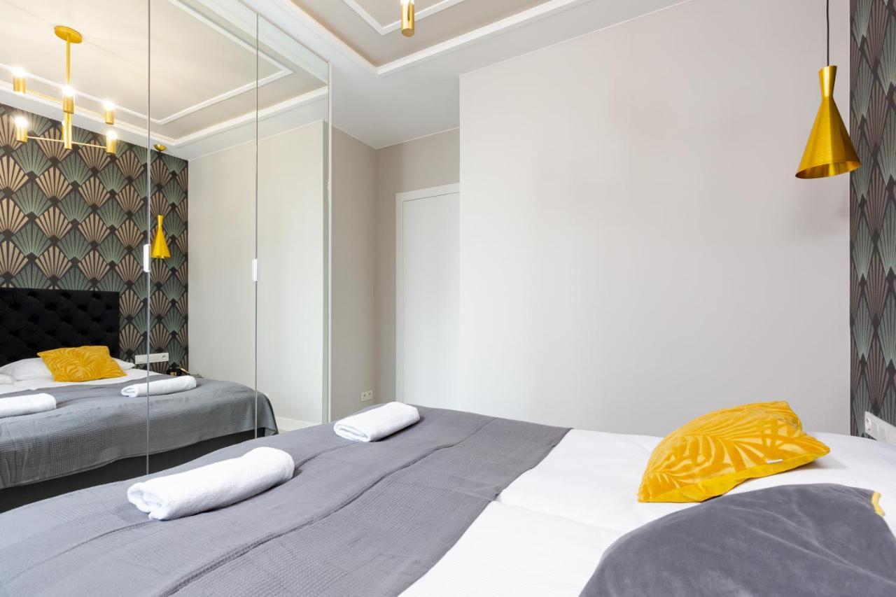 City Center Apartments Grzybowska With Parking By Noclegi Renters Warsaw Luaran gambar