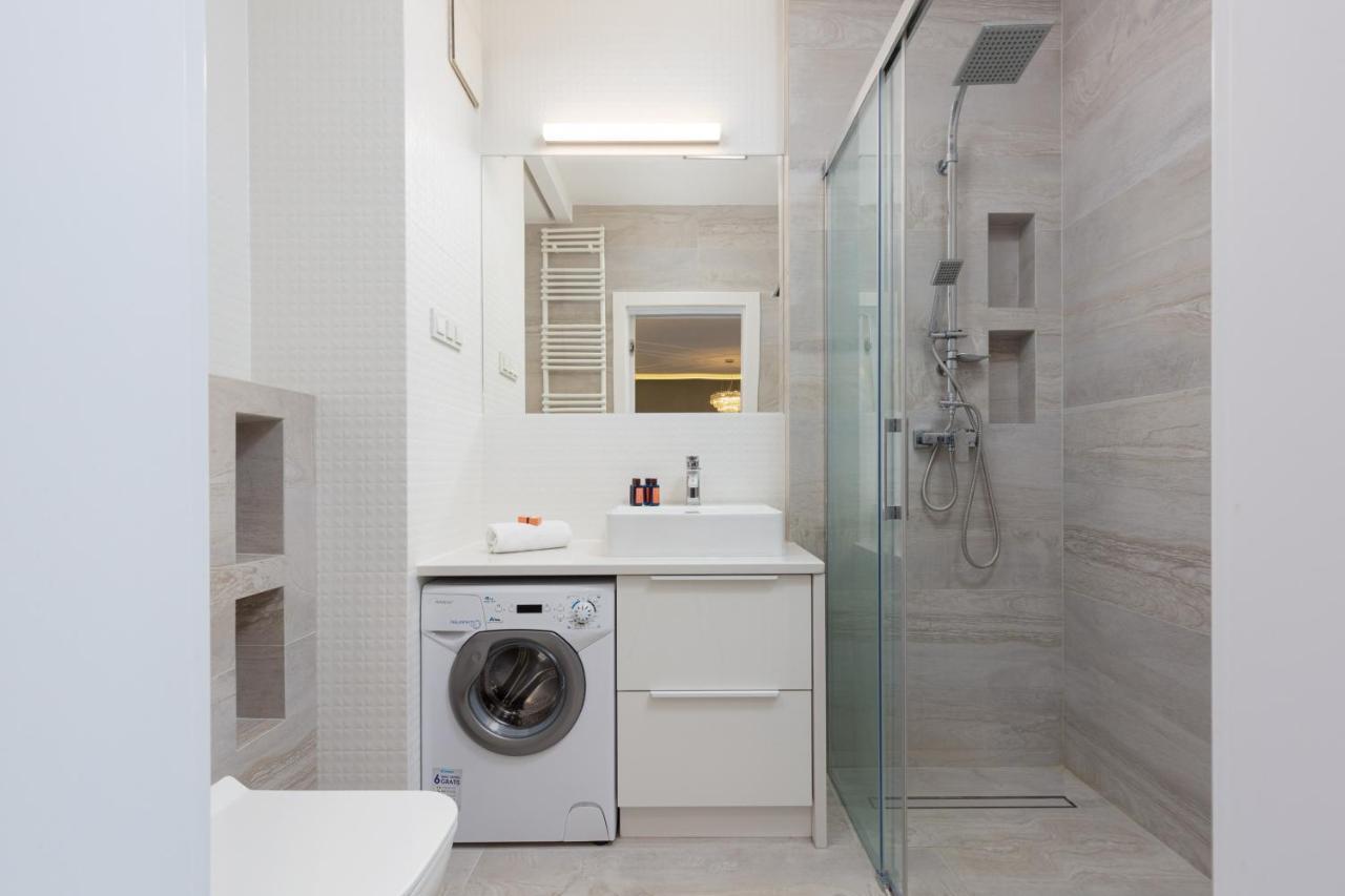 City Center Apartments Grzybowska With Parking By Noclegi Renters Warsaw Luaran gambar