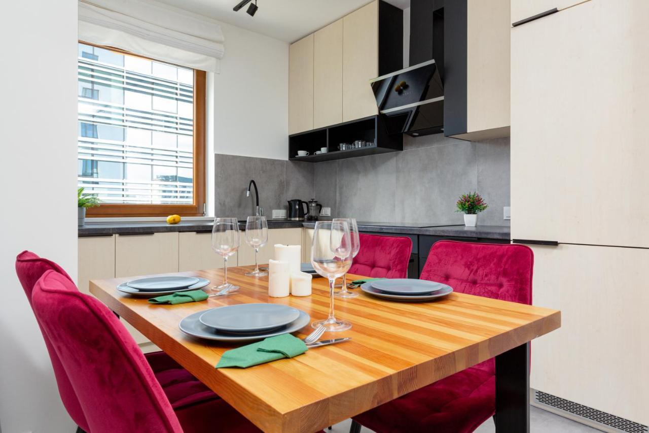 City Center Apartments Grzybowska With Parking By Noclegi Renters Warsaw Luaran gambar